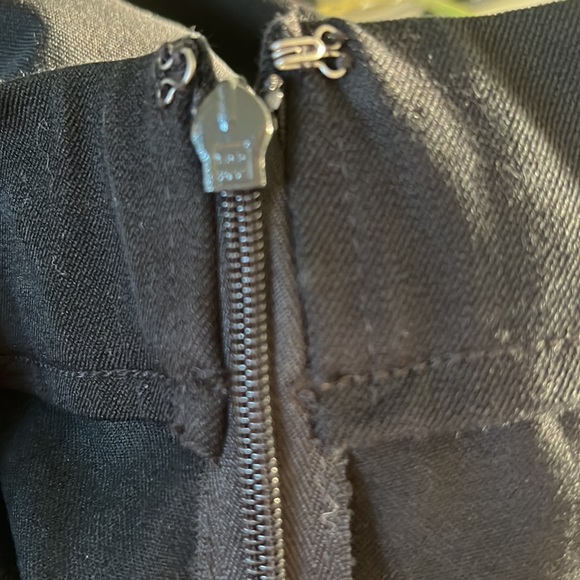 Gap  Stretch Dress Pants  Side Zip High Waisted    True Black    Size 4
NWT - Picture 14 of 14